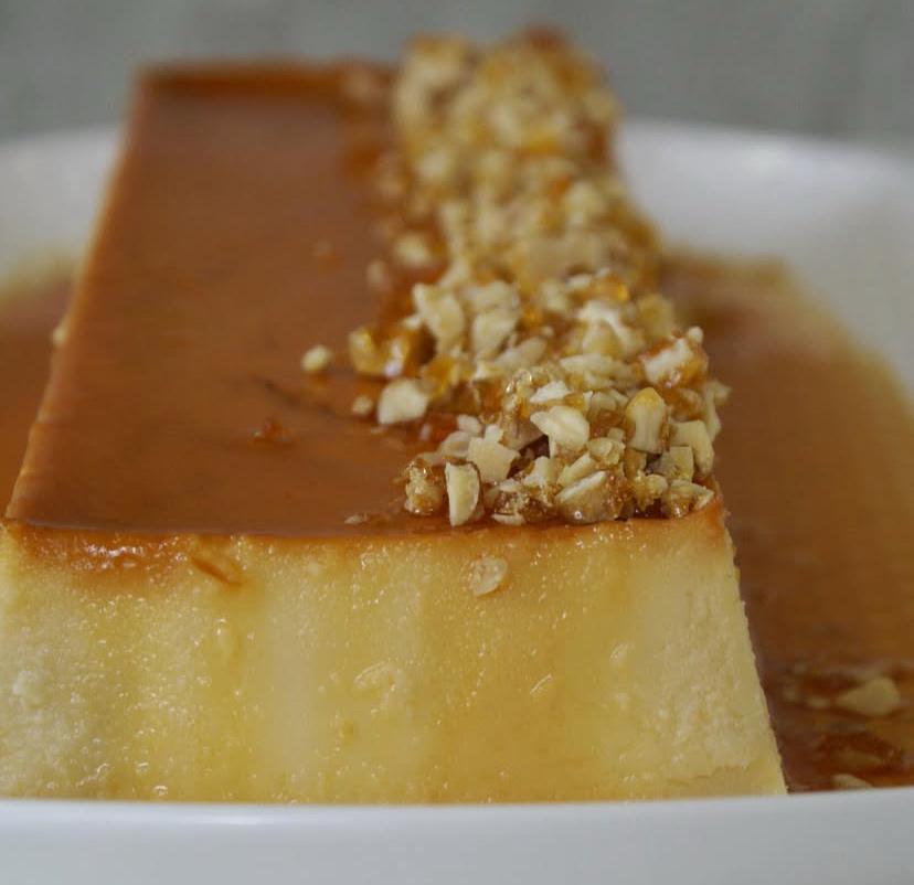 Flan de Queso Crema con Praline de nueces