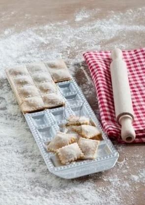 MOLDE RAVIOLI CON USLERO